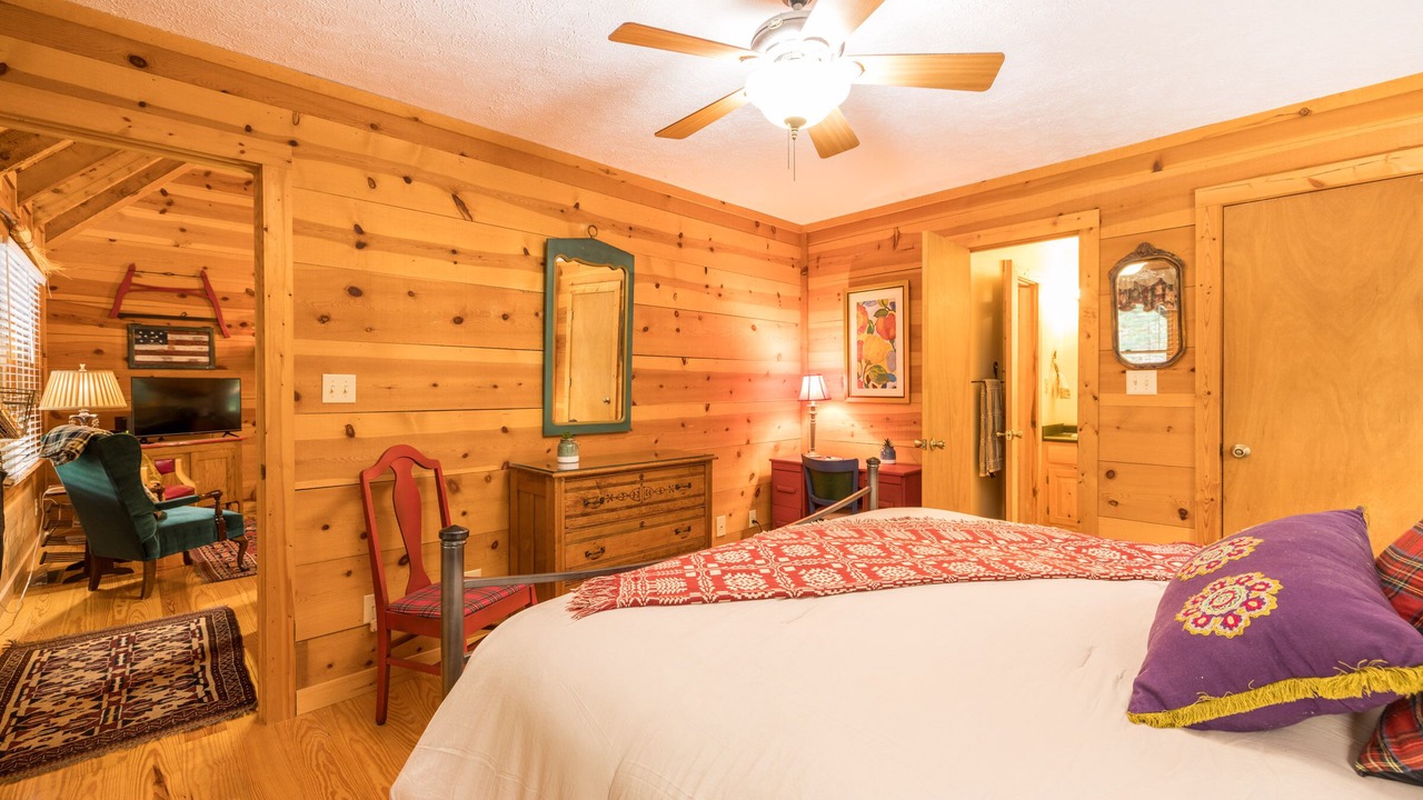 Photo of Bedroom in Clarkesville