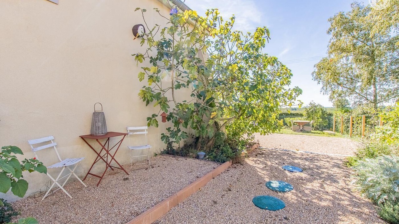 Photo of Patio Balcony in Chapaize