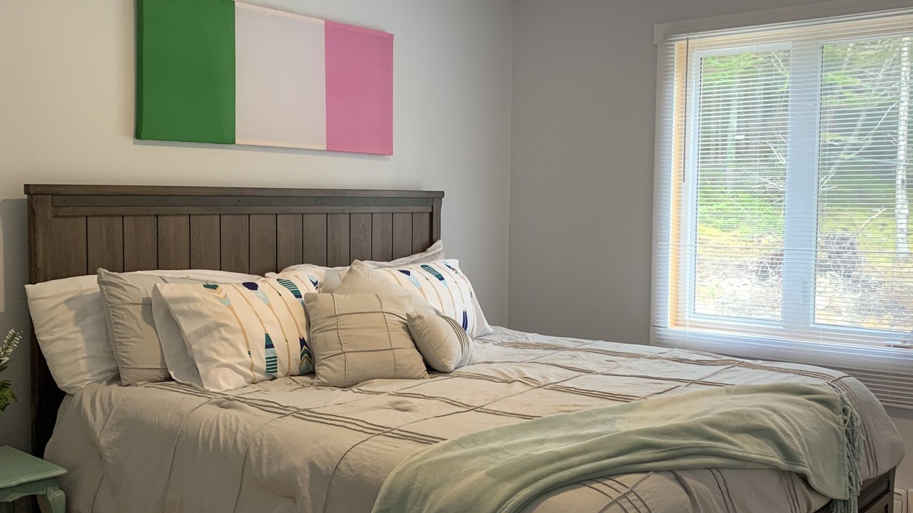 Photo of Bedroom in New Harbour