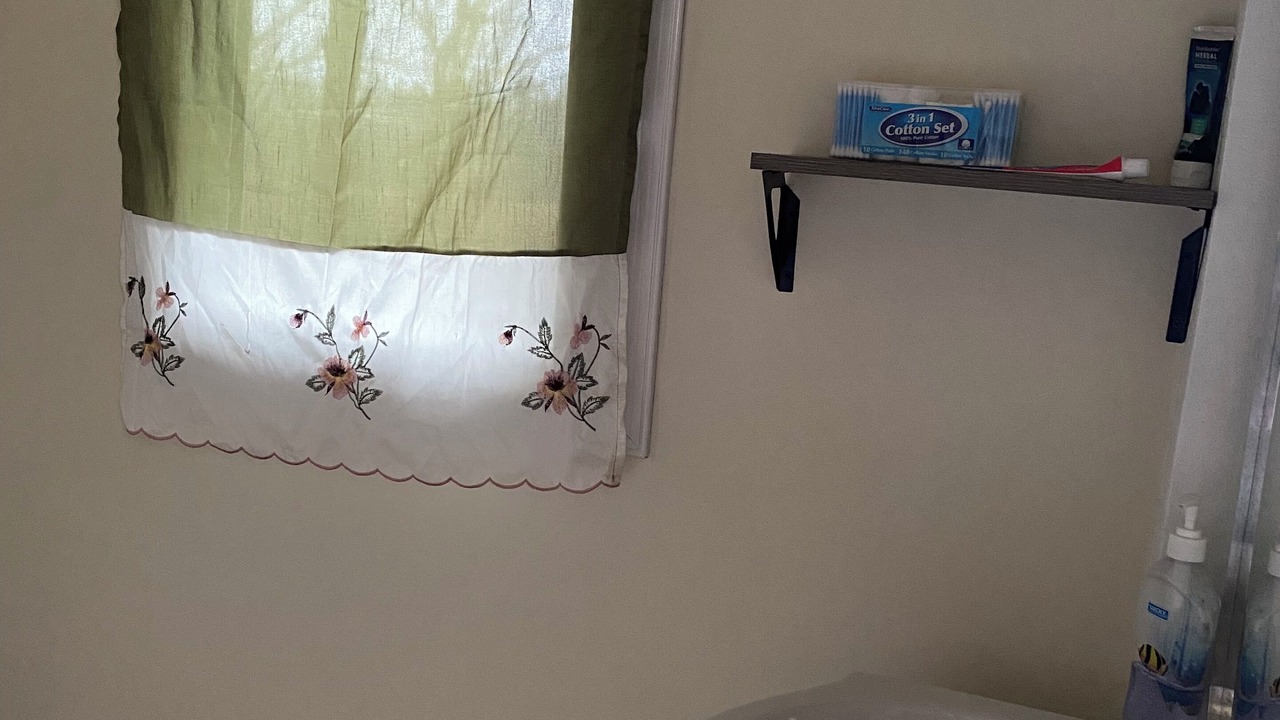 Photo of Bathroom in Red House
