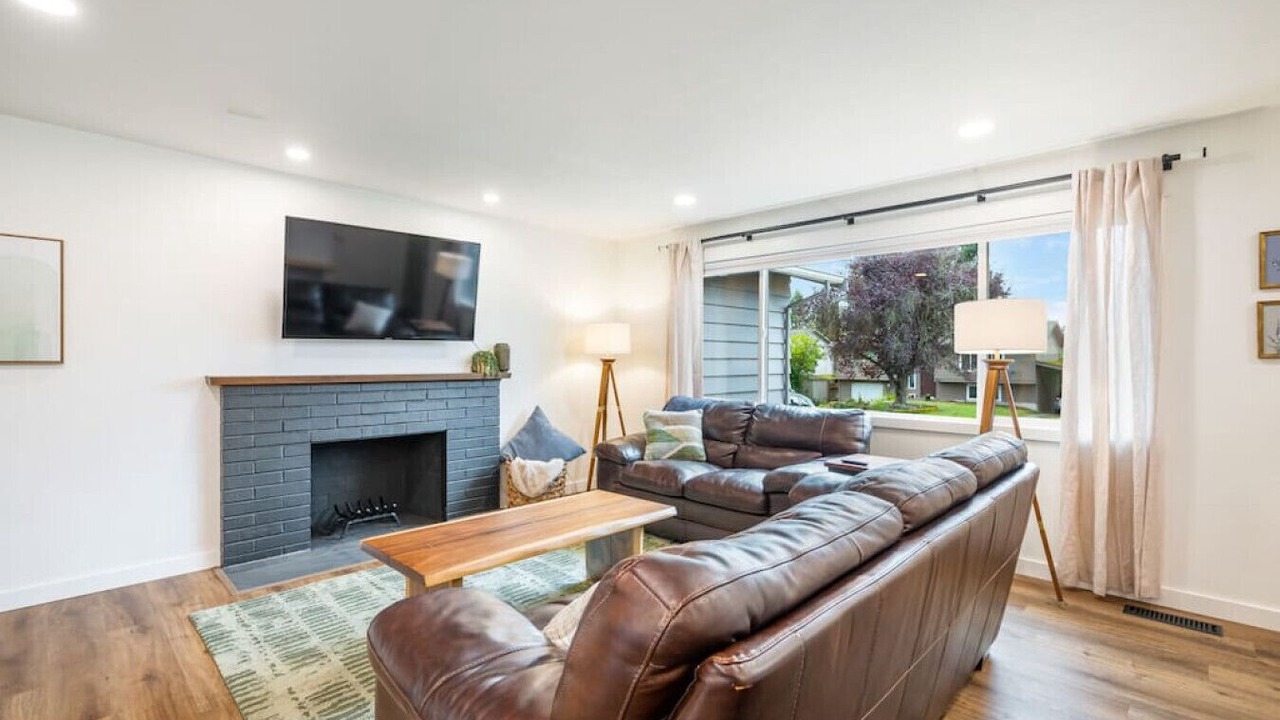 Photo of Livingroom in Inglewood-Finn Hill