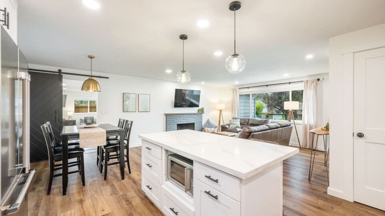 Photo of Others in Inglewood-Finn Hill