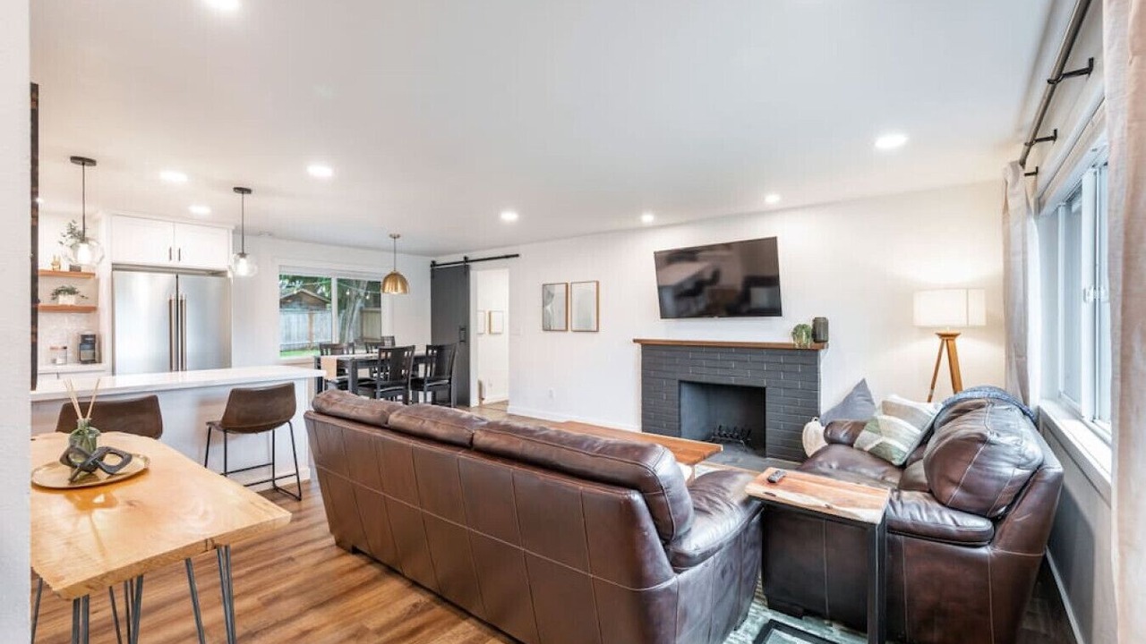 Photo of Livingroom in Inglewood-Finn Hill