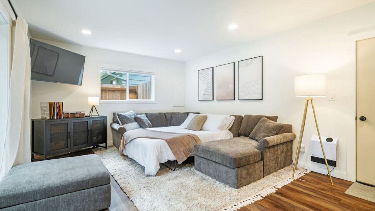 Photo of Livingroom in Inglewood-Finn Hill