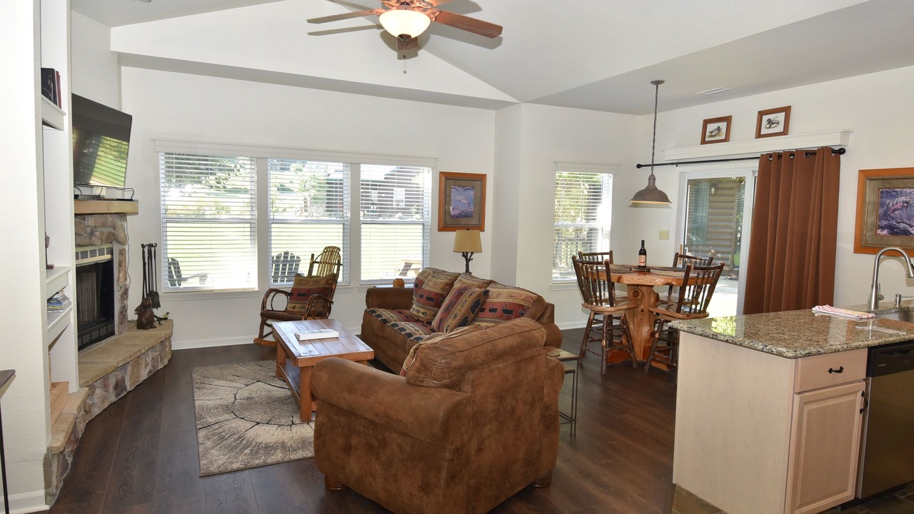Photo of Livingroom in Camdenton