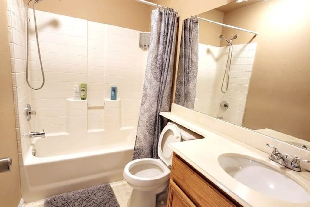 Photo of Bathroom in Vista
