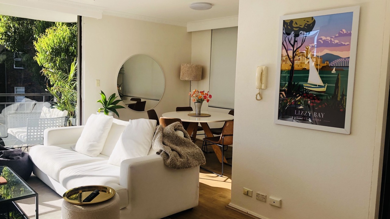 Photo of Livingroom in Elizabeth Bay