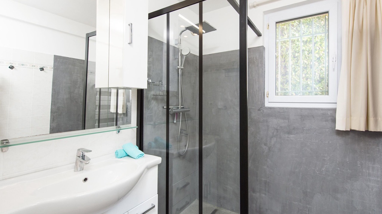 Photo of Bathroom in Flayosc