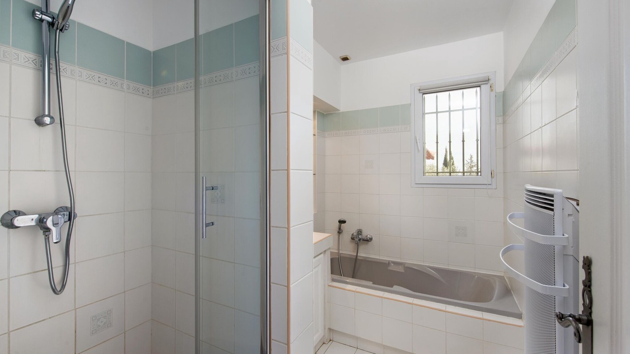 Photo of Bathroom in Flayosc