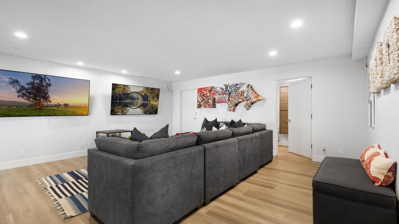 Photo of Livingroom in Central Malibu