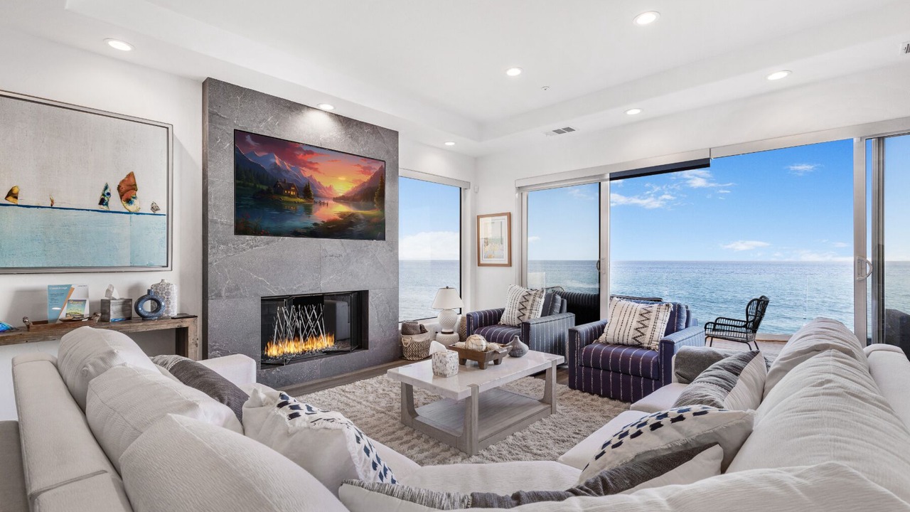 Photo of Livingroom in Central Malibu
