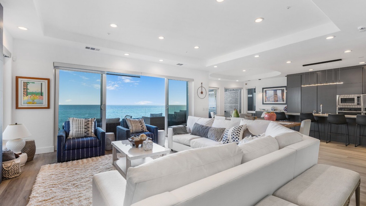 Photo of Livingroom in Central Malibu