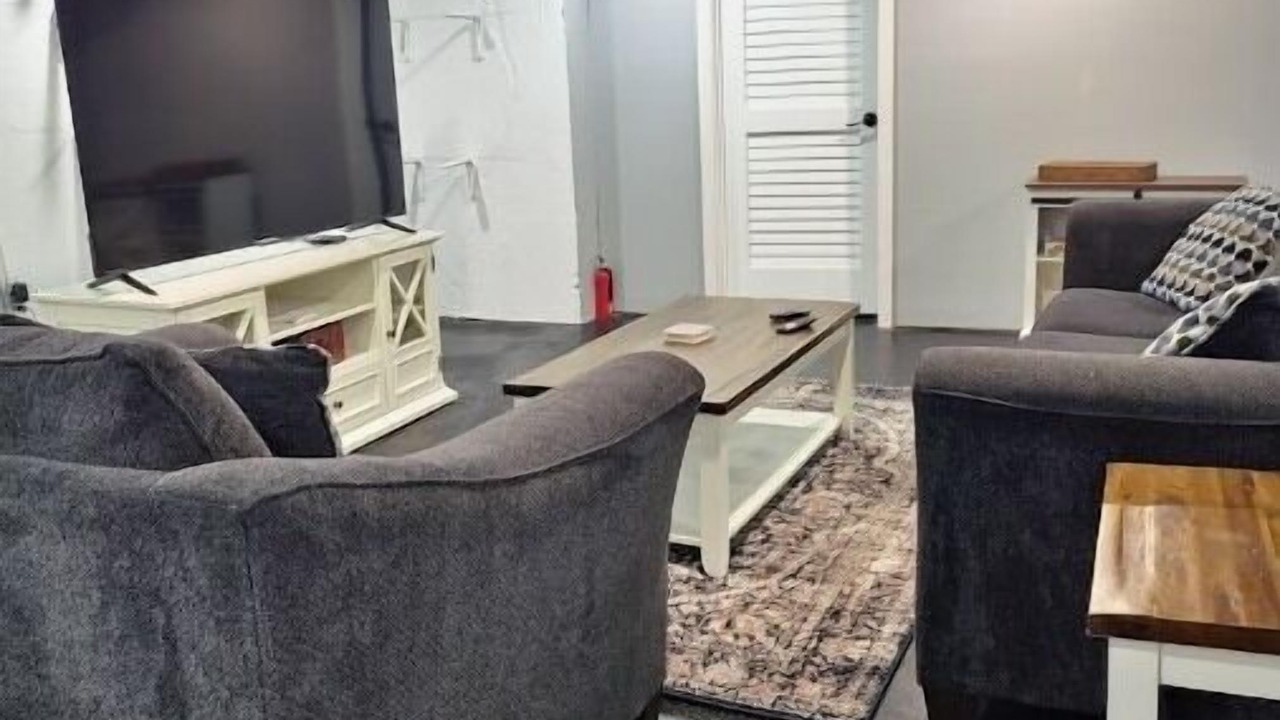 Photo of Livingroom in Romulus