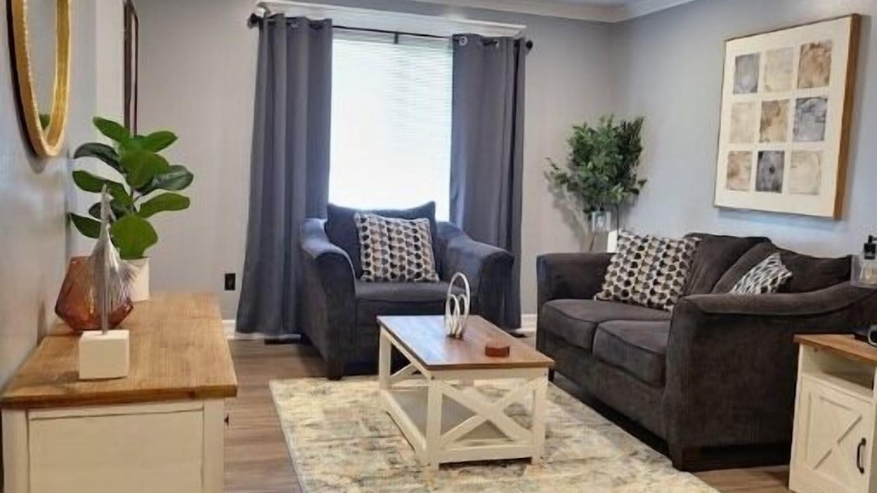 Photo of Livingroom in Romulus