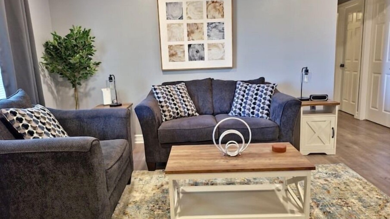 Photo of Livingroom in Romulus