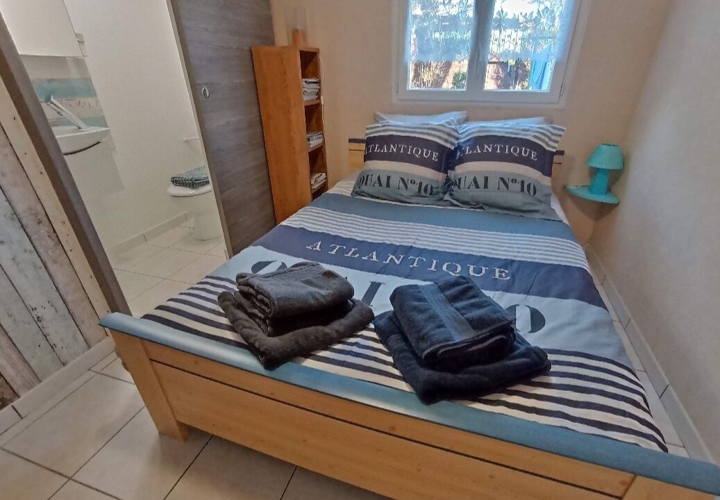 Photo of Bedroom in Le Temple-de-Bretagne