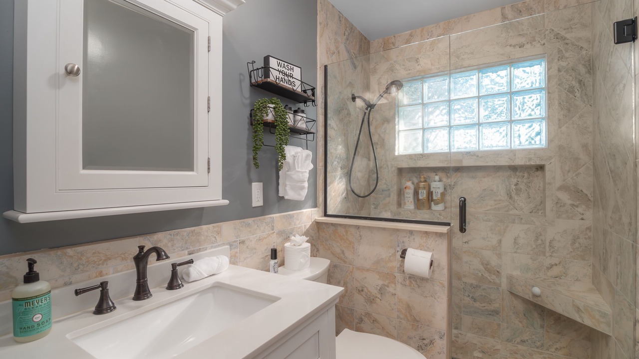 Photo of Bathroom in Roseburg