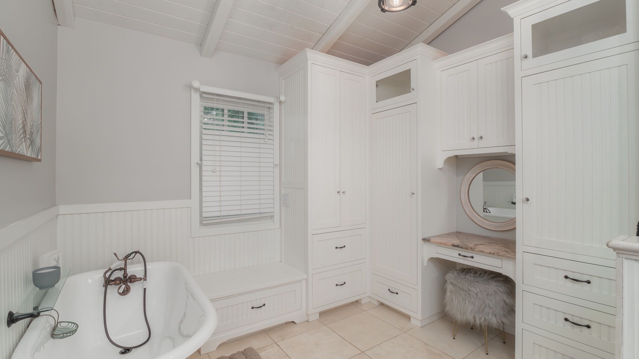 Photo of Bathroom in Roseburg