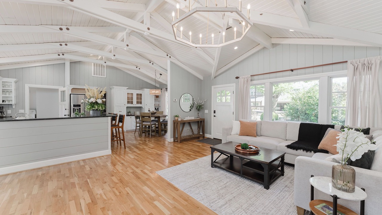 Photo of Livingroom in Roseburg