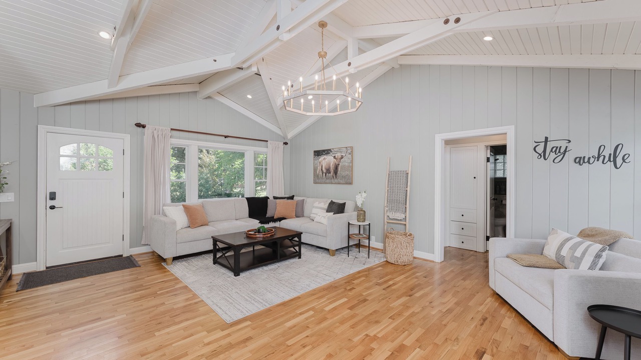 Photo of Livingroom in Roseburg