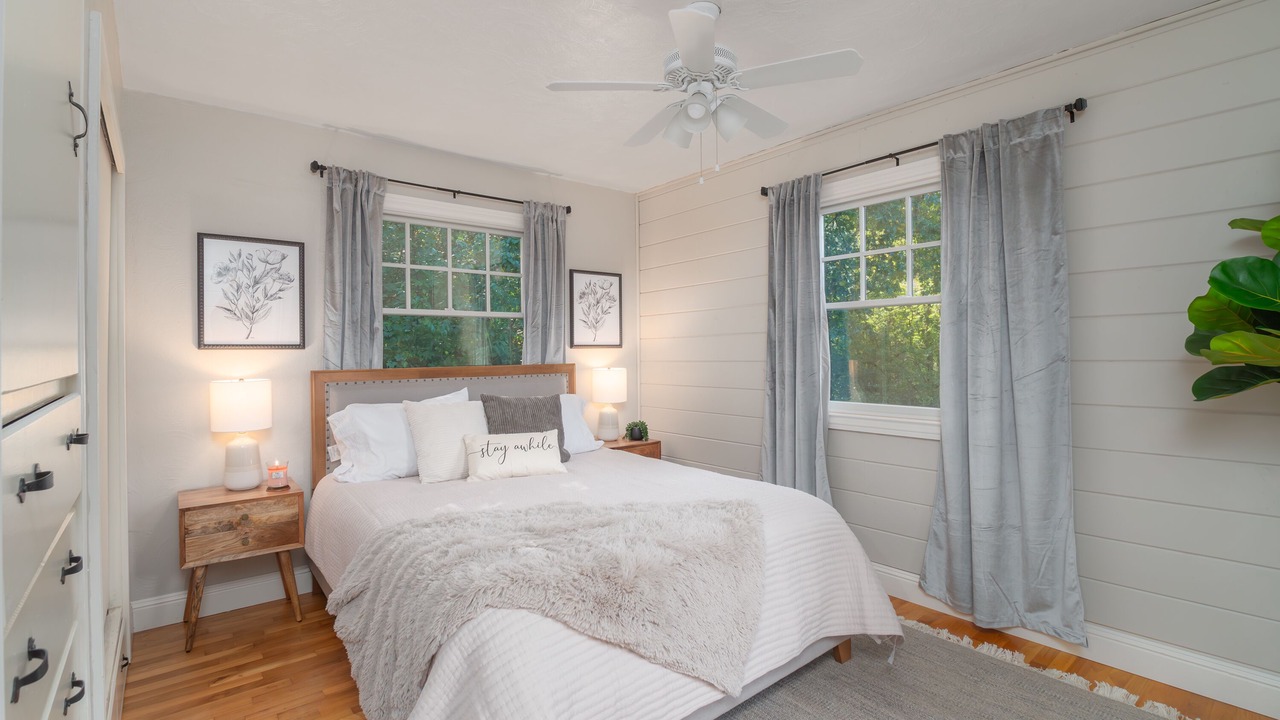 Photo of Bedroom in Roseburg