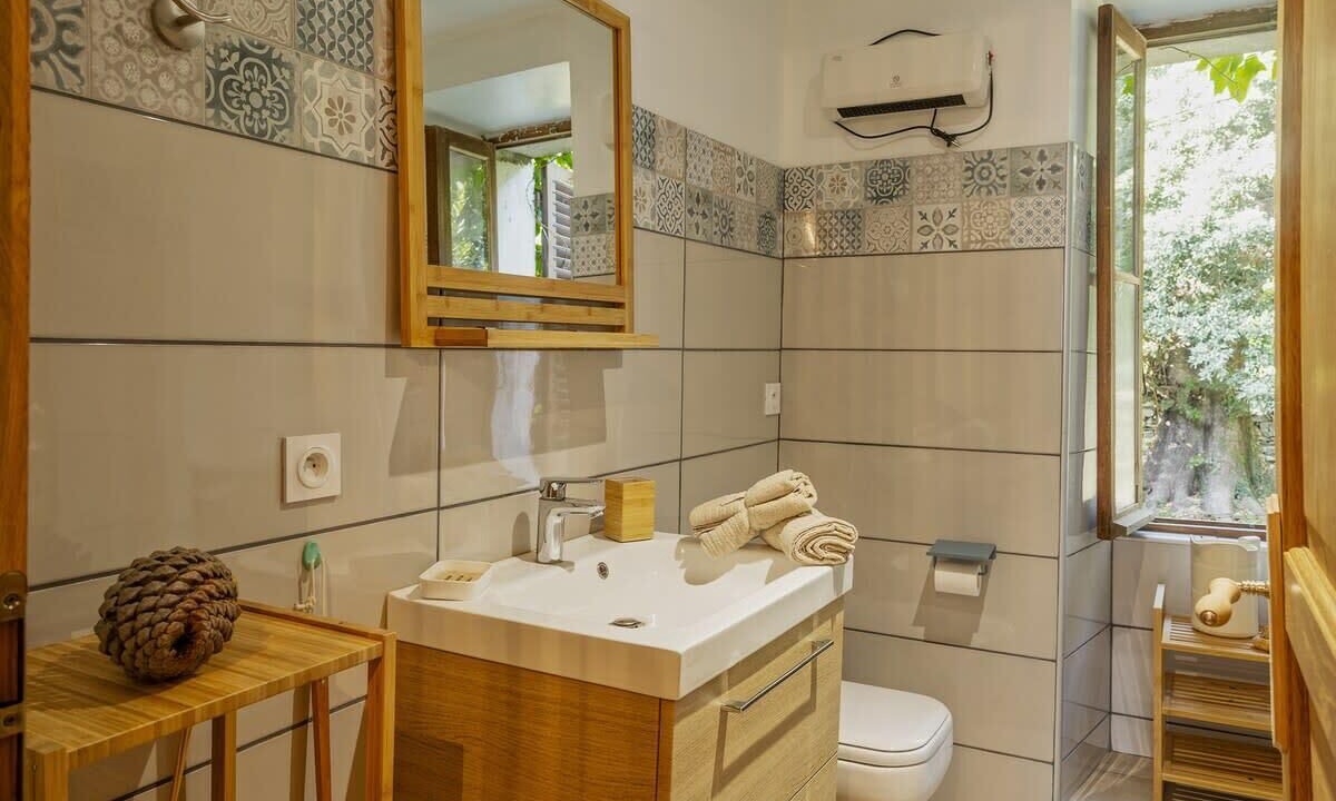 Photo of Bathroom in Sisco