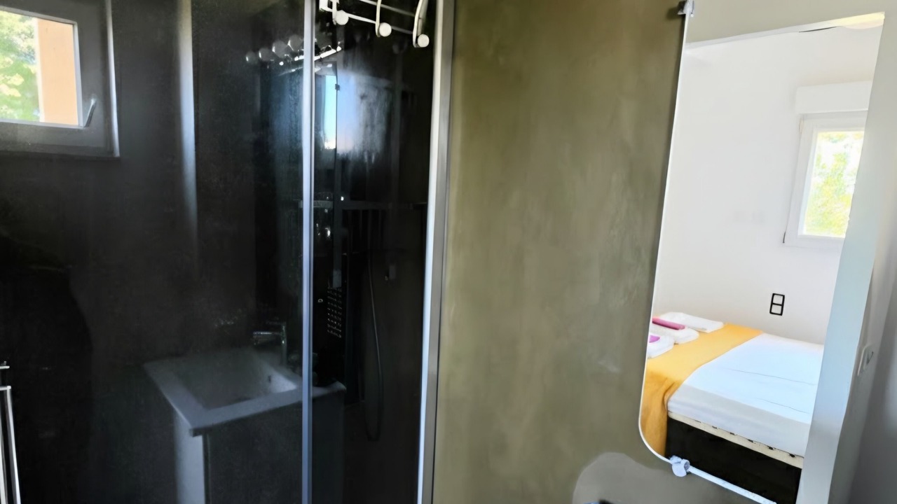 Photo of Bathroom in Saint-Gilles