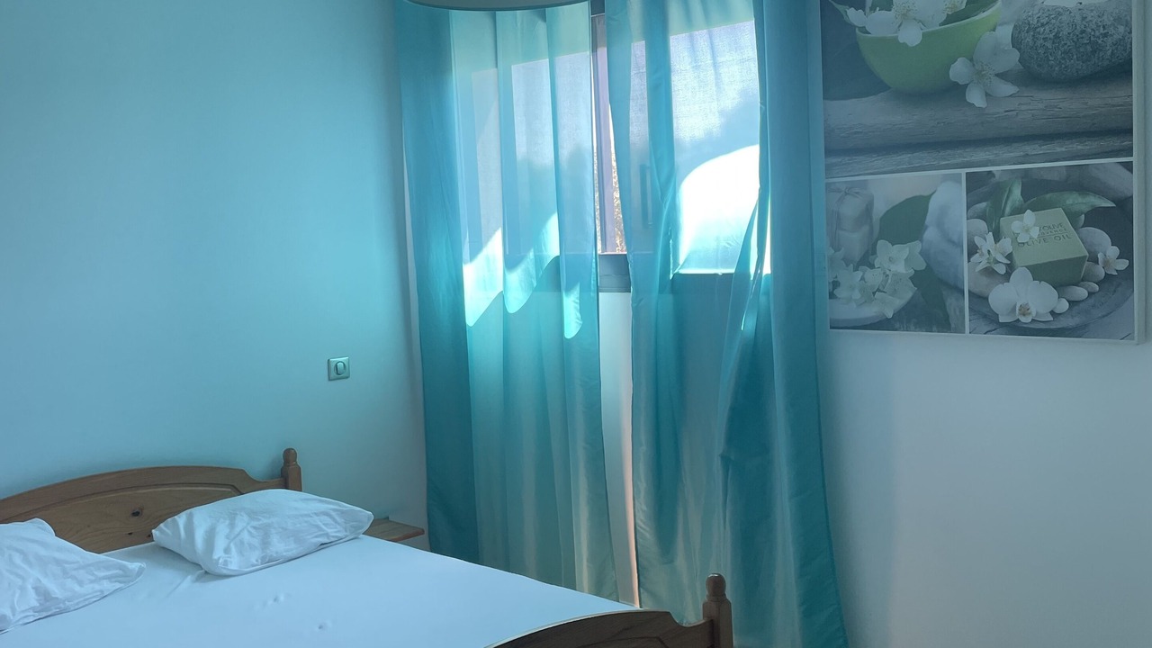 Photo of Bedroom in Longages