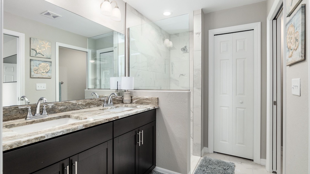 Photo of Bathroom in Candler