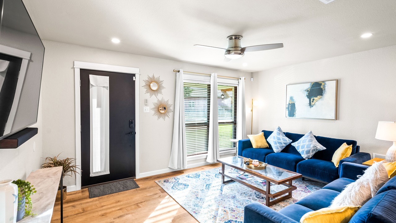 Photo of Livingroom in Eastern Division