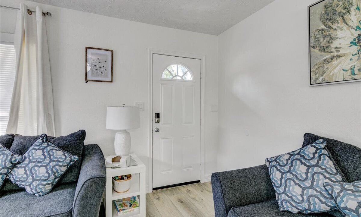 Photo of Livingroom in Bridge City