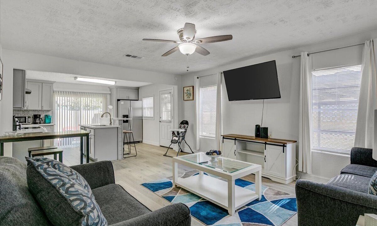 Photo of Livingroom in Bridge City