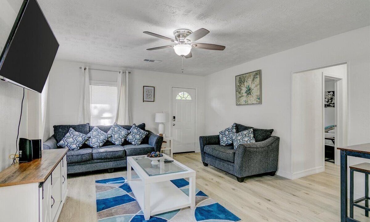 Photo of Livingroom in Bridge City
