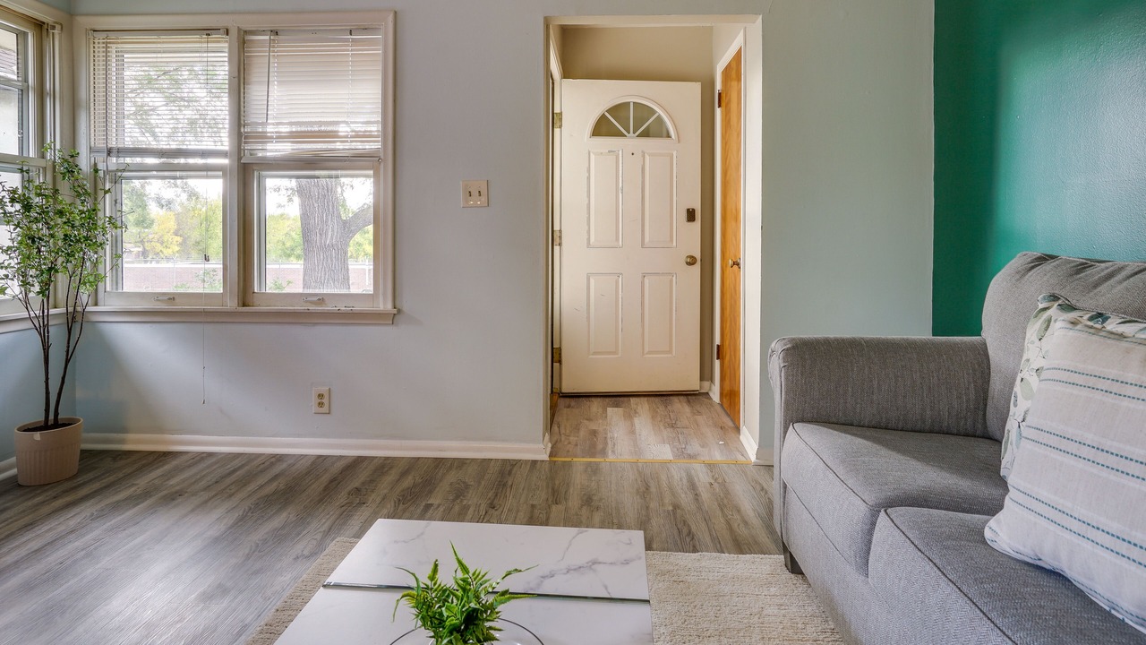 Photo of Livingroom in Morris Park