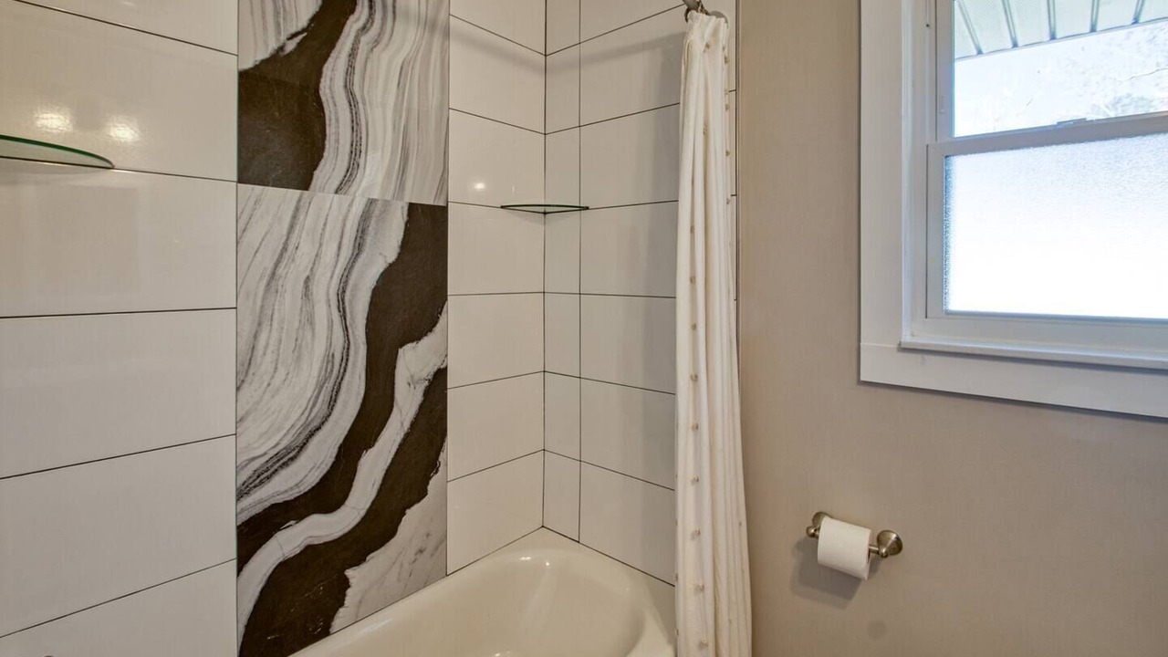 Photo of Bathroom in Thunderbolt