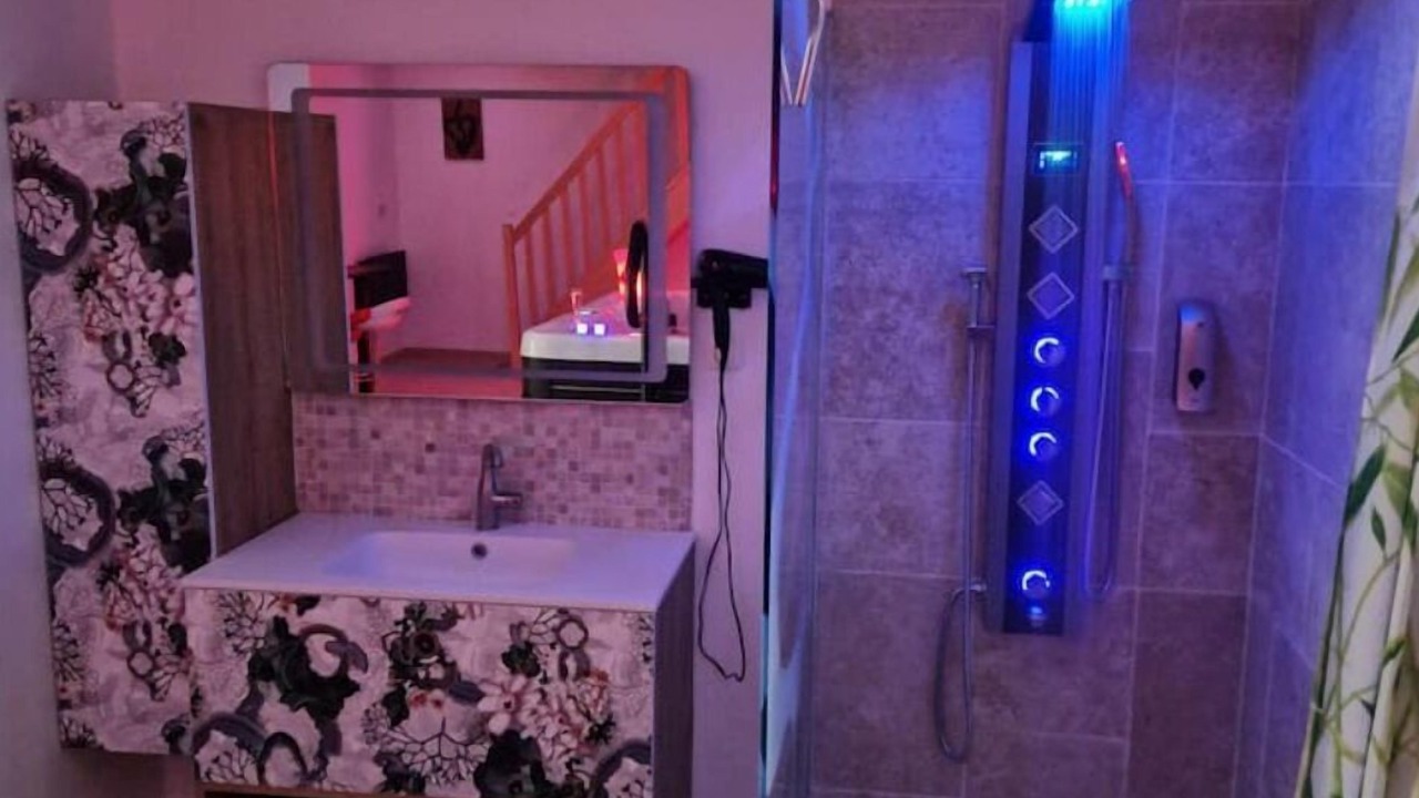 Photo of Bathroom in Neuville-Saint-Vaast