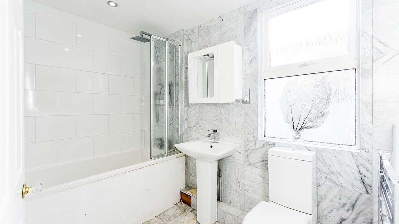 Photo of Bathroom in Thamesfield