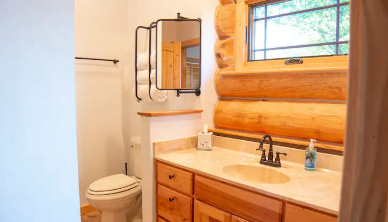 Photo of Bathroom in Jasper