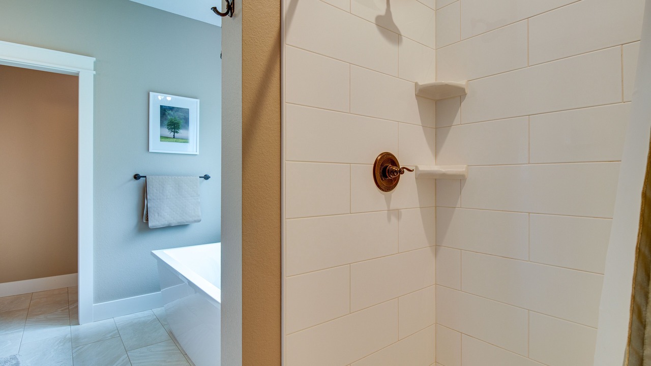 Photo of Bathroom in Lakeview
