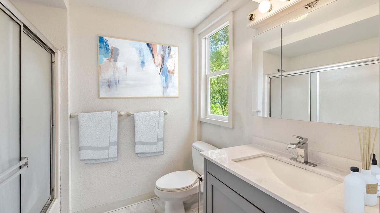 Photo of Bathroom in Maunalani Heights