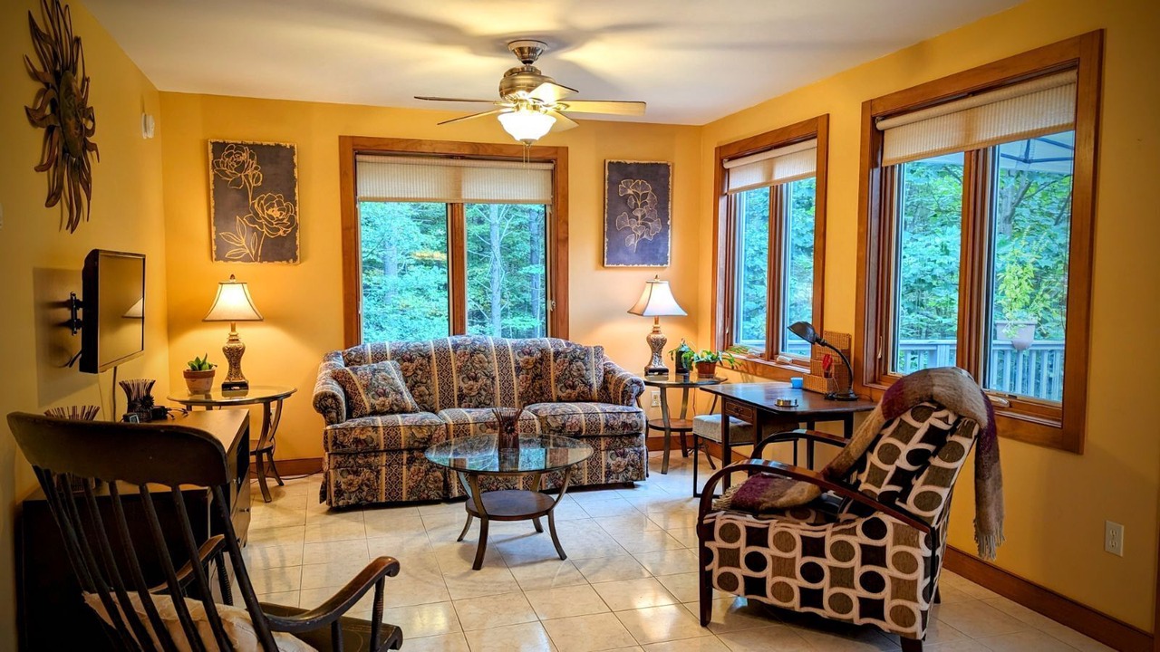 Photo of Livingroom in Brainard