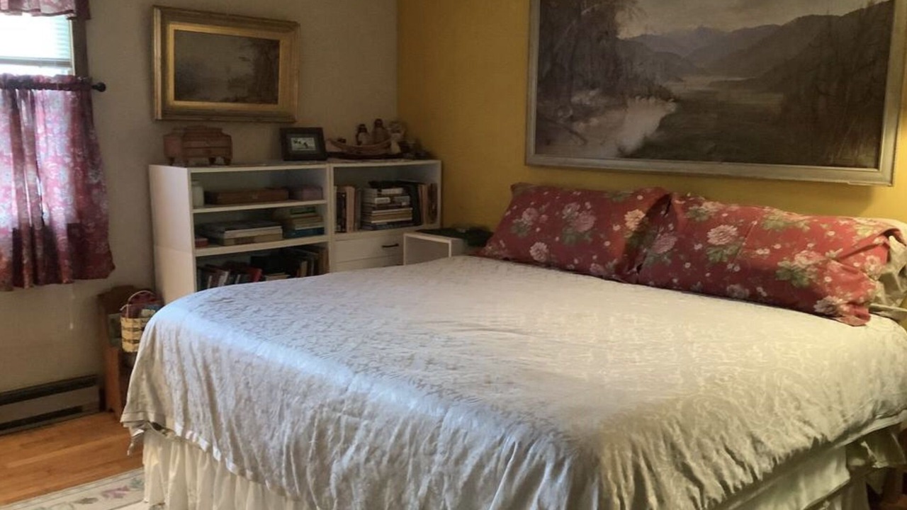 Photo of Bedroom in Roxbury