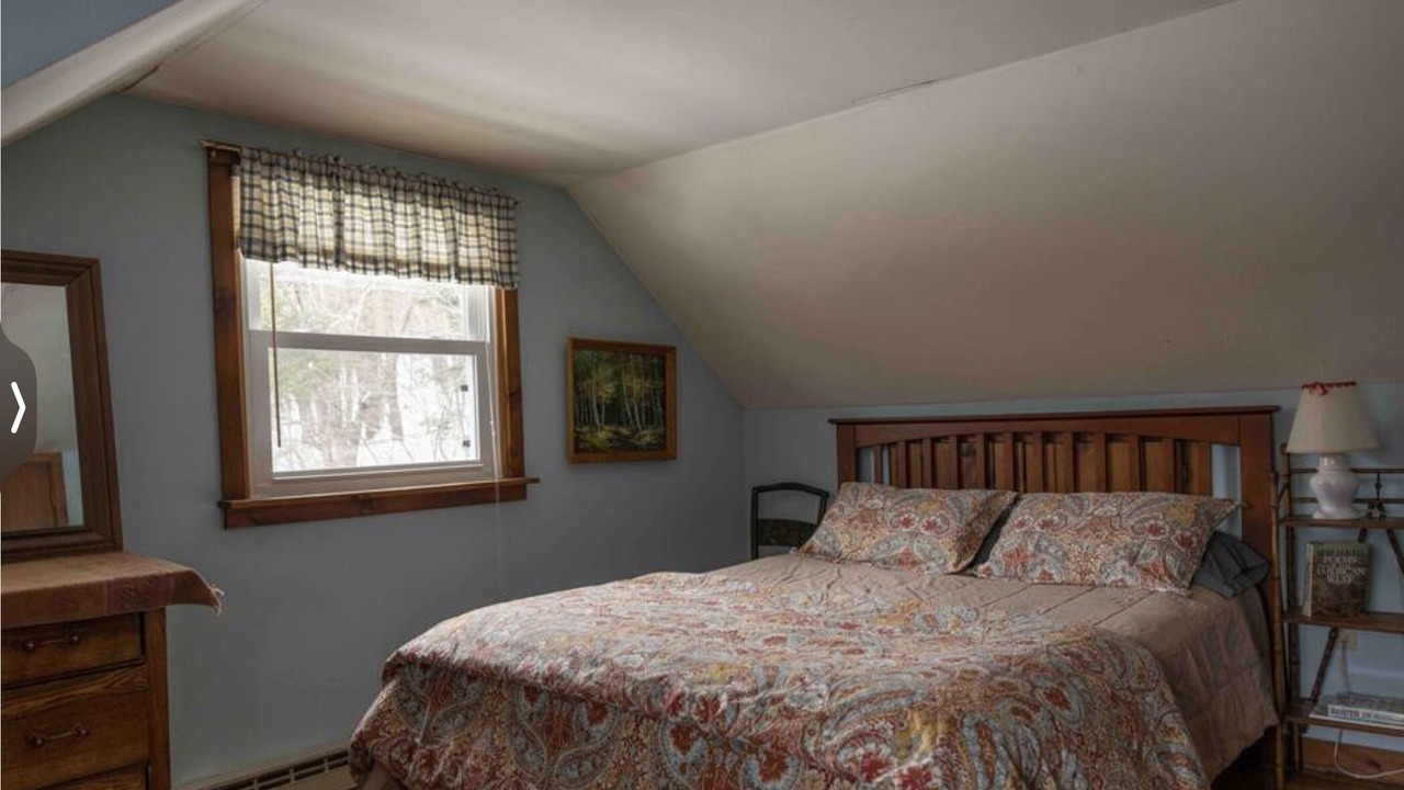 Photo of Bedroom in Roxbury