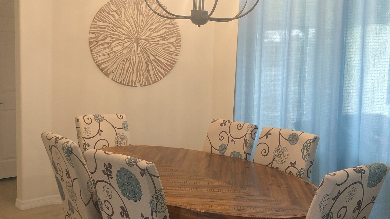 Photo of Livingroom in Englewood East