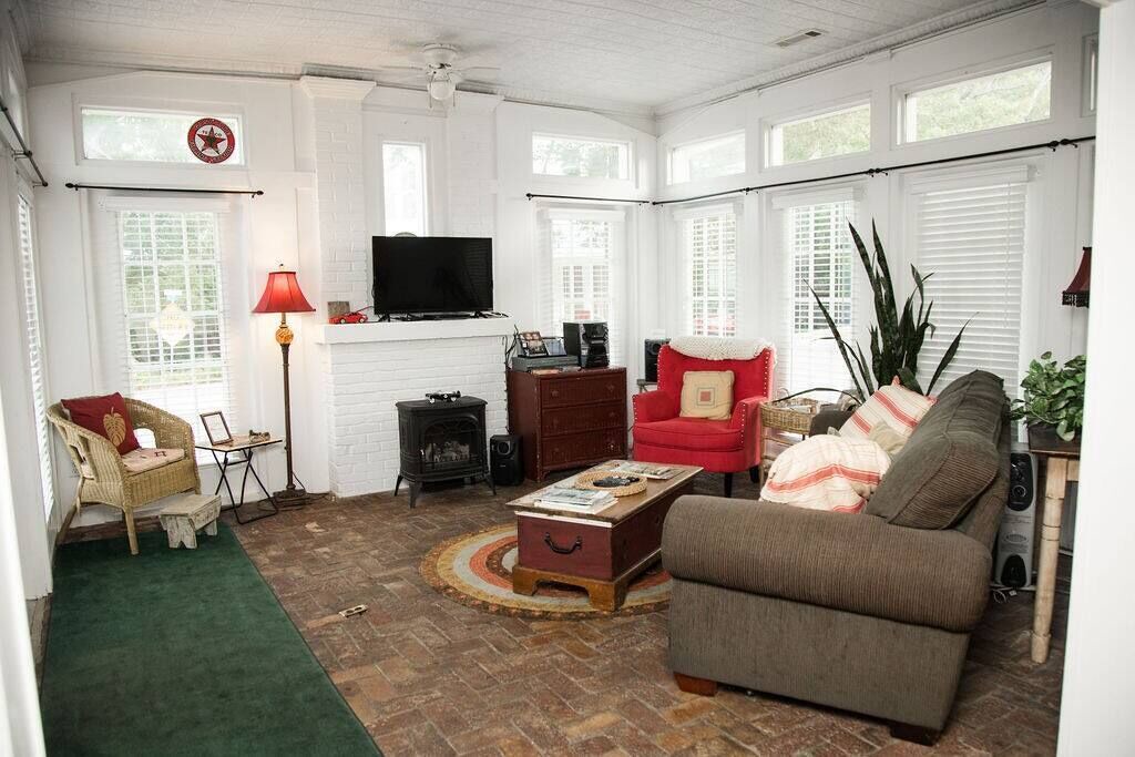 Photo of Bedroom in Eureka Springs Historic District