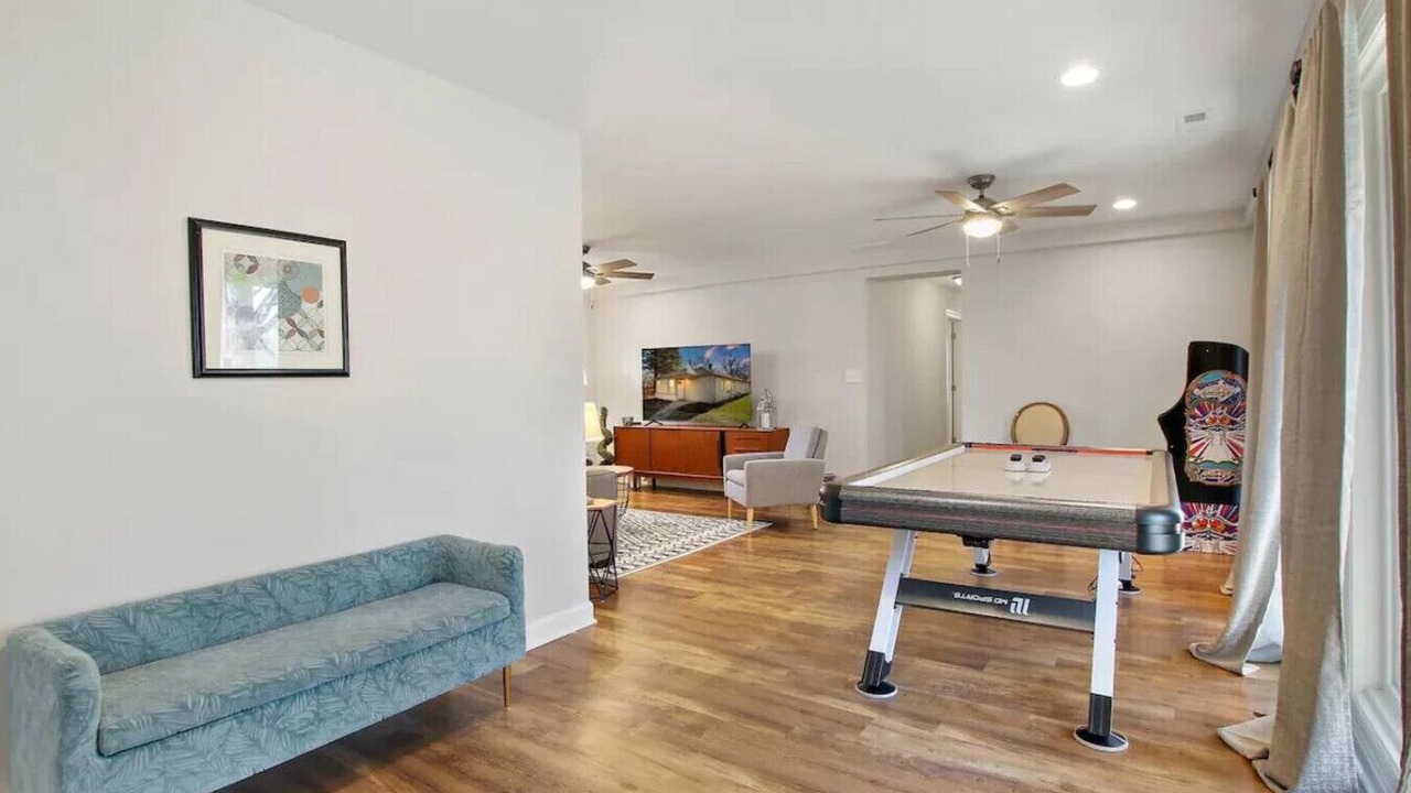 Photo of Livingroom in Russell