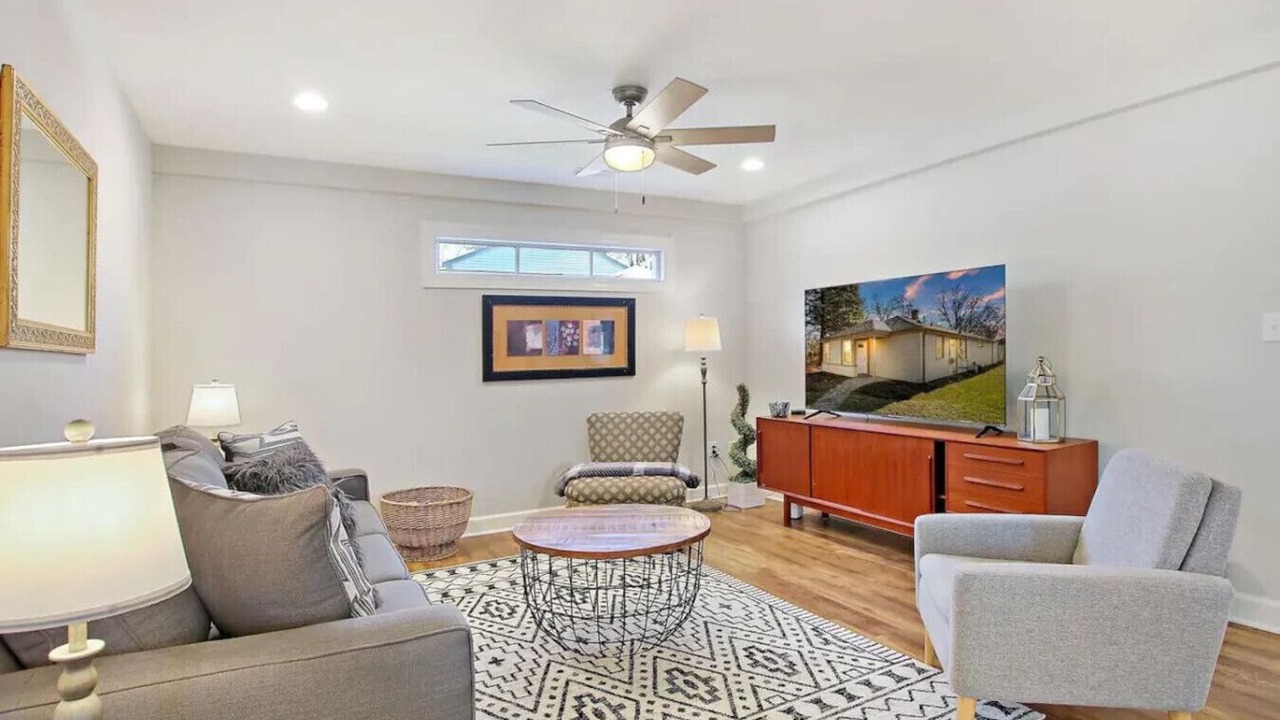 Photo of Livingroom in Russell