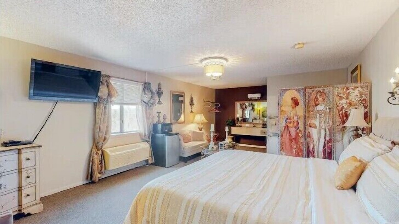 Photo of Bedroom in Eureka Springs Historic District