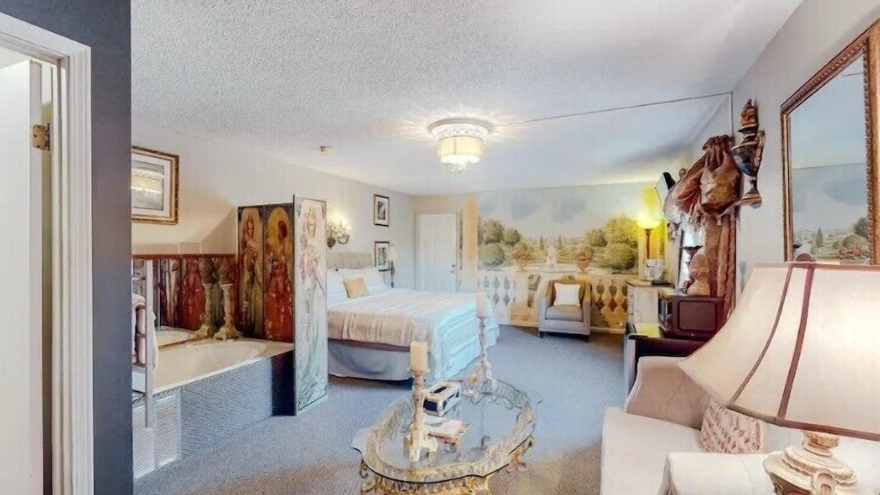 Photo of Bedroom in Eureka Springs Historic District