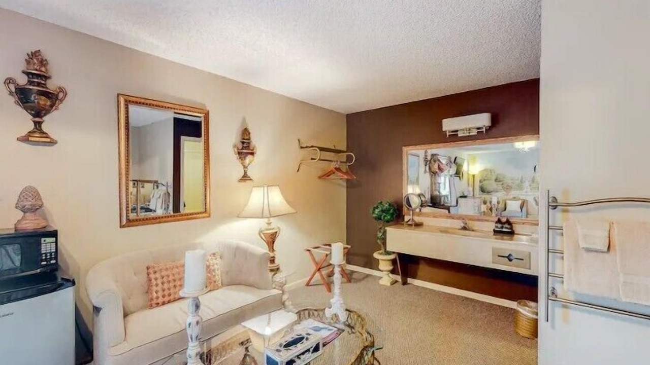 Photo of Livingroom in Eureka Springs Historic District